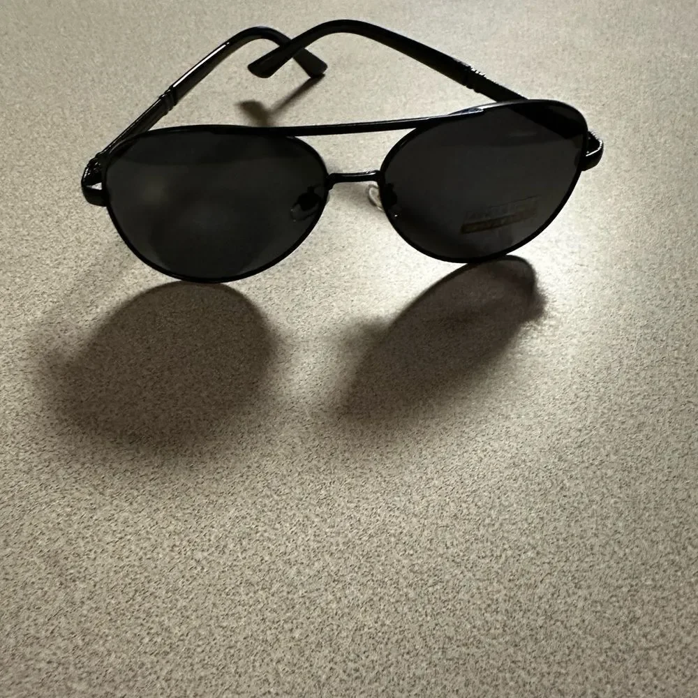 Men's Black Aviator Sunglasses - Classic Polarized Style